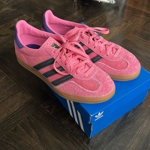 Brand new AUTHENTIC ADIDAS Gazelle women PINK suede sneakers US 7.5 (EU 39.5)